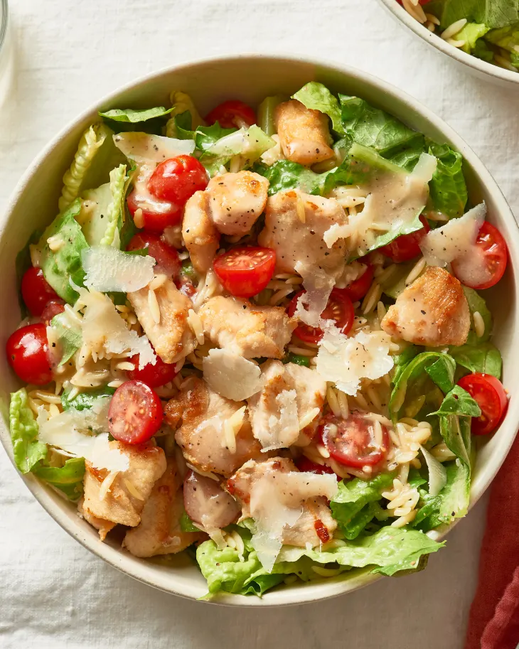 cesar salad with tomatoes